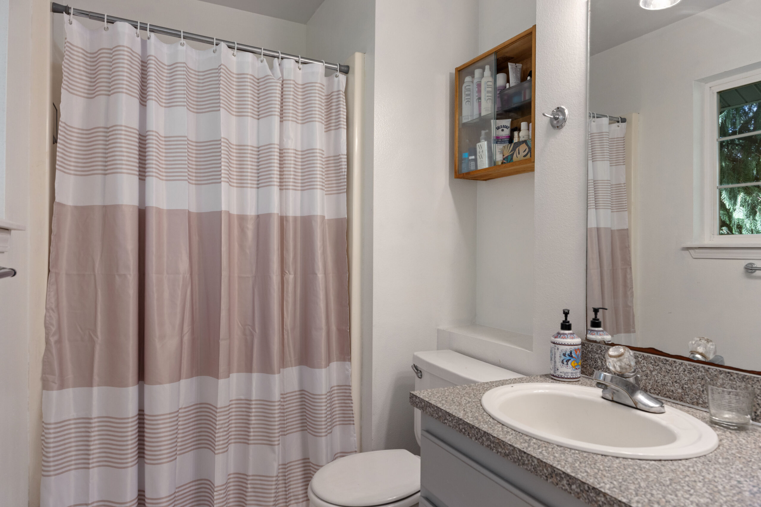 0U6A2677 2275 Northlake Wy NW, Bremerton, WA 98312 Lisa Collier, Realtor